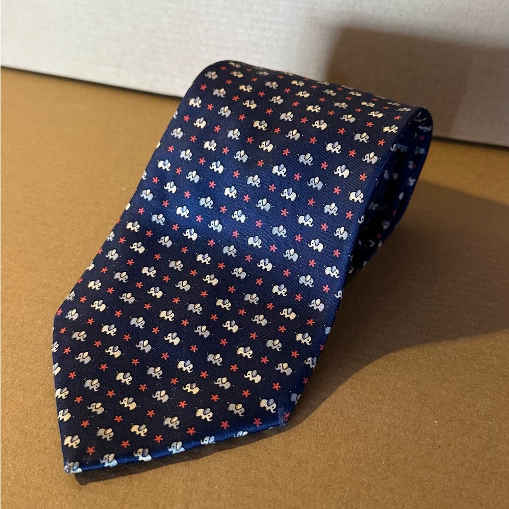 100% Silk Salvatore Ferragamo  Navy Blue Elephant Neck Tie MADE IN ITALY